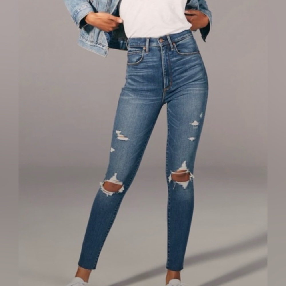 A&F Super Skinny Ultra High Rise 26/2 jeans